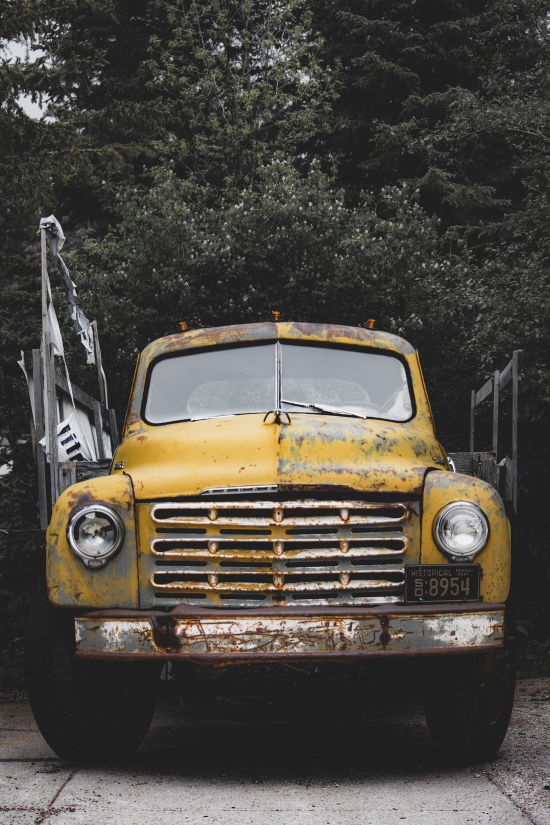 1100x1650, 355 Kb / автомобиль, пикап, желтый, ржавчина, ретро