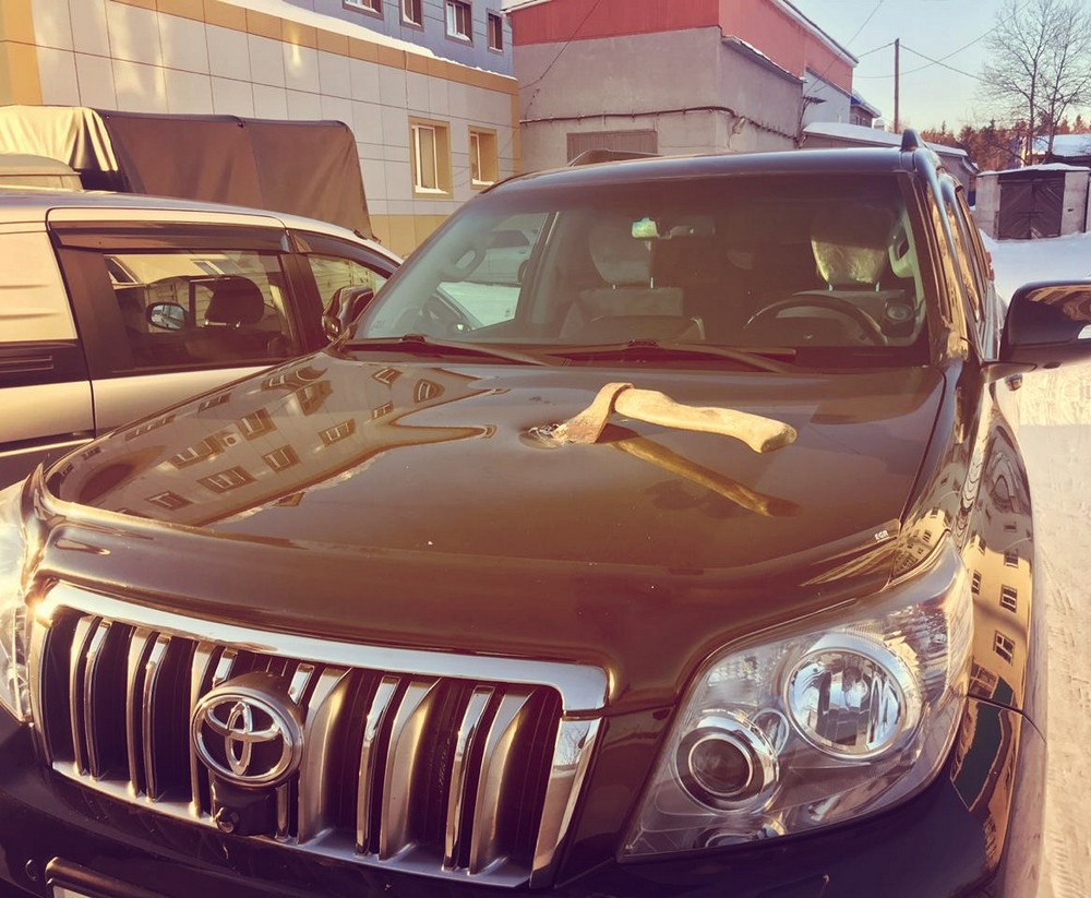 1000x823, 198 Kb / джип, топор