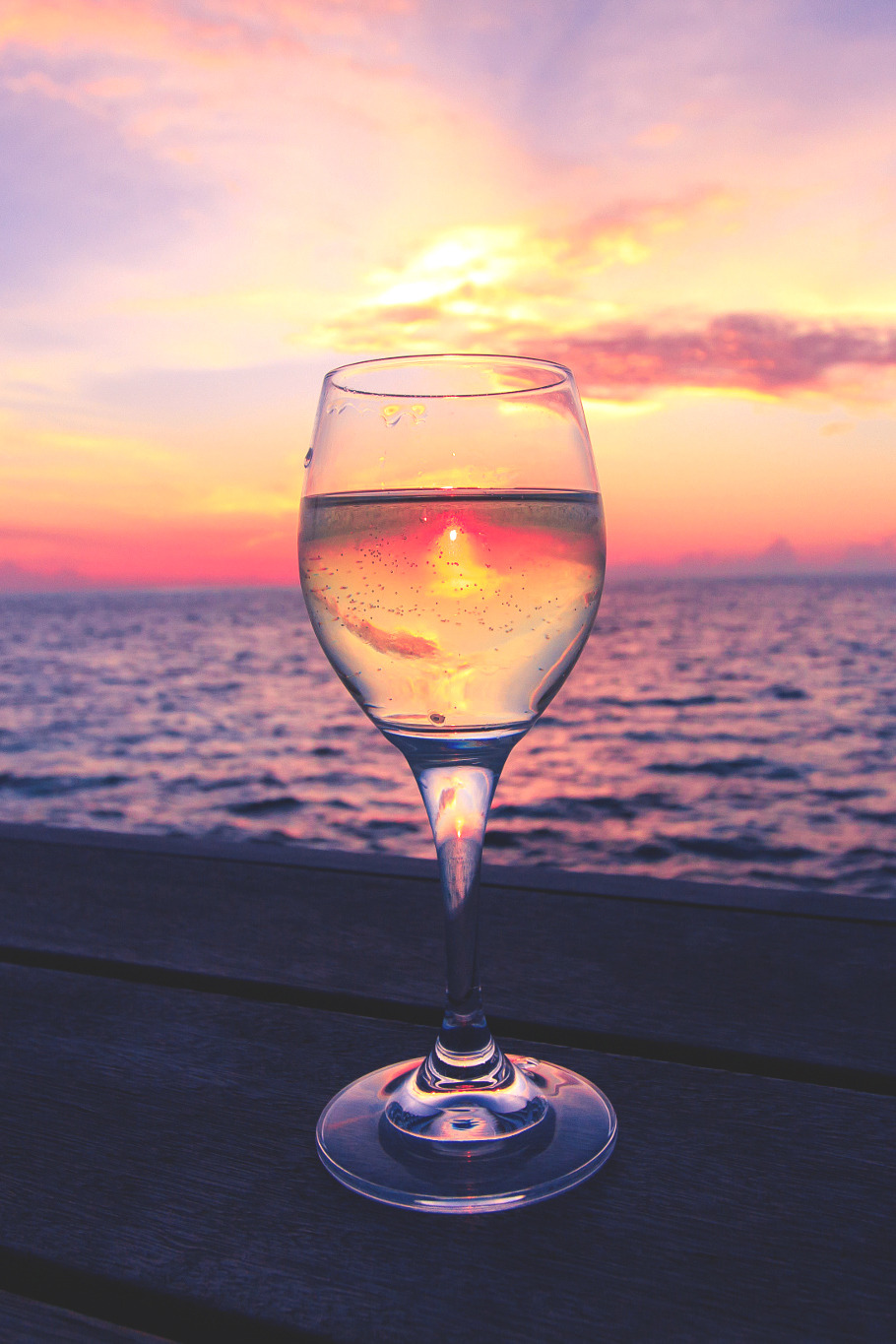 910x1365, 294 Kb / море, солнце, закат, бокал, вода, доски