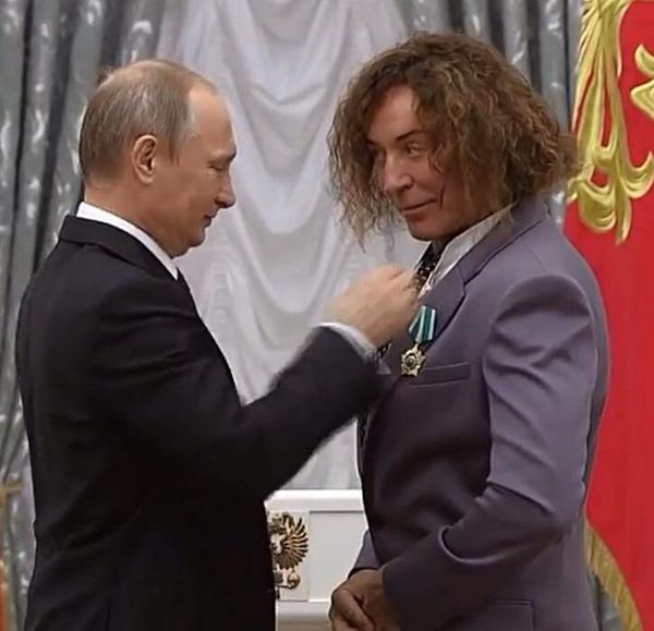 600x579, 36 Kb / леонтьев, путин, взгляд, награждение