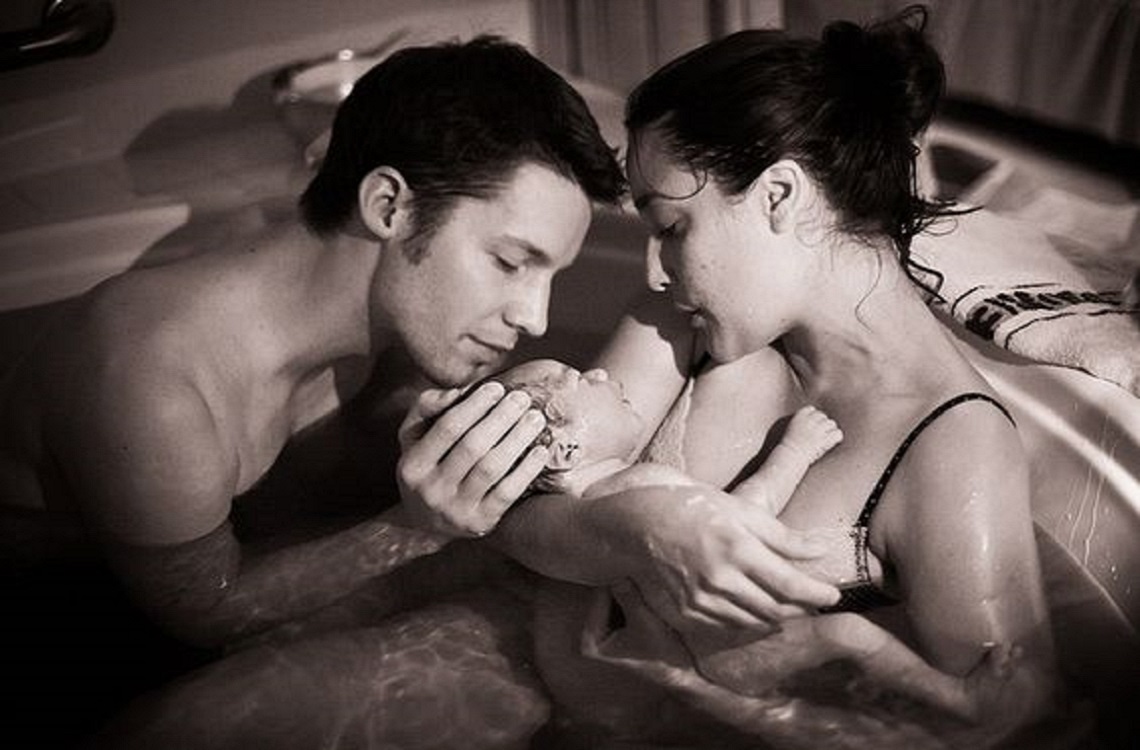 1140x750, 170 Kb / женщина, мужчина, ребенок, ванна, вода, ч/б