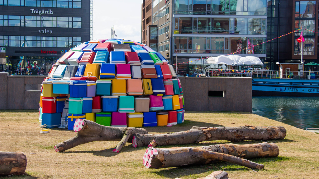 1024x576, 263 Kb / иглу, кулеры, инсталляция, бревна