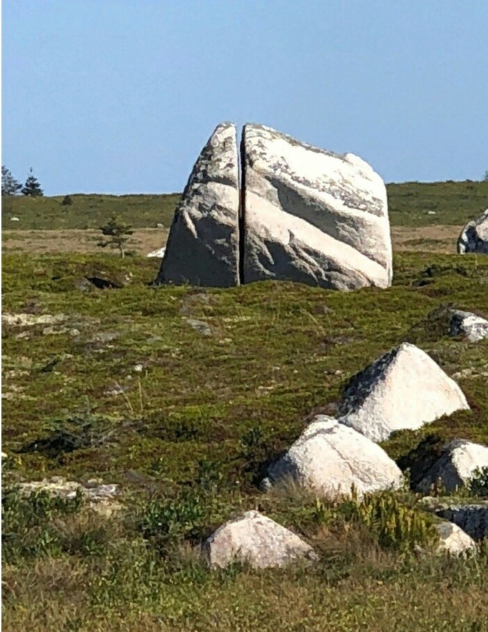 702x910, 210 Kb / Камень, трещина