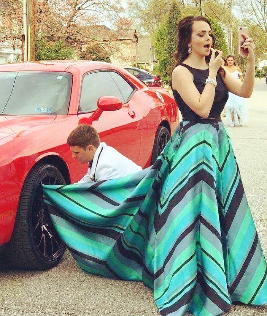 900x1064, 305 Kb / платье, купе, колесо, смартфон, свадьба