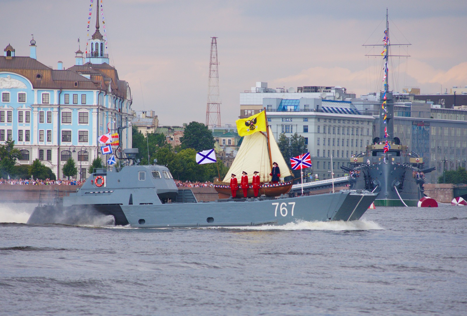 1600x1084, 429 Kb / ВМФ, Аврора, ботик, праздник, корабль