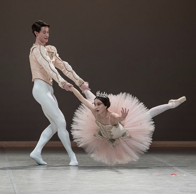 750x741, 125 Kb / балет, пачка, пуанты, диадема, очки, балерина, танцор