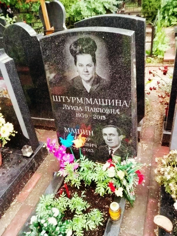 605x807, 227 Kb / могила, штурм, машина, кладбище