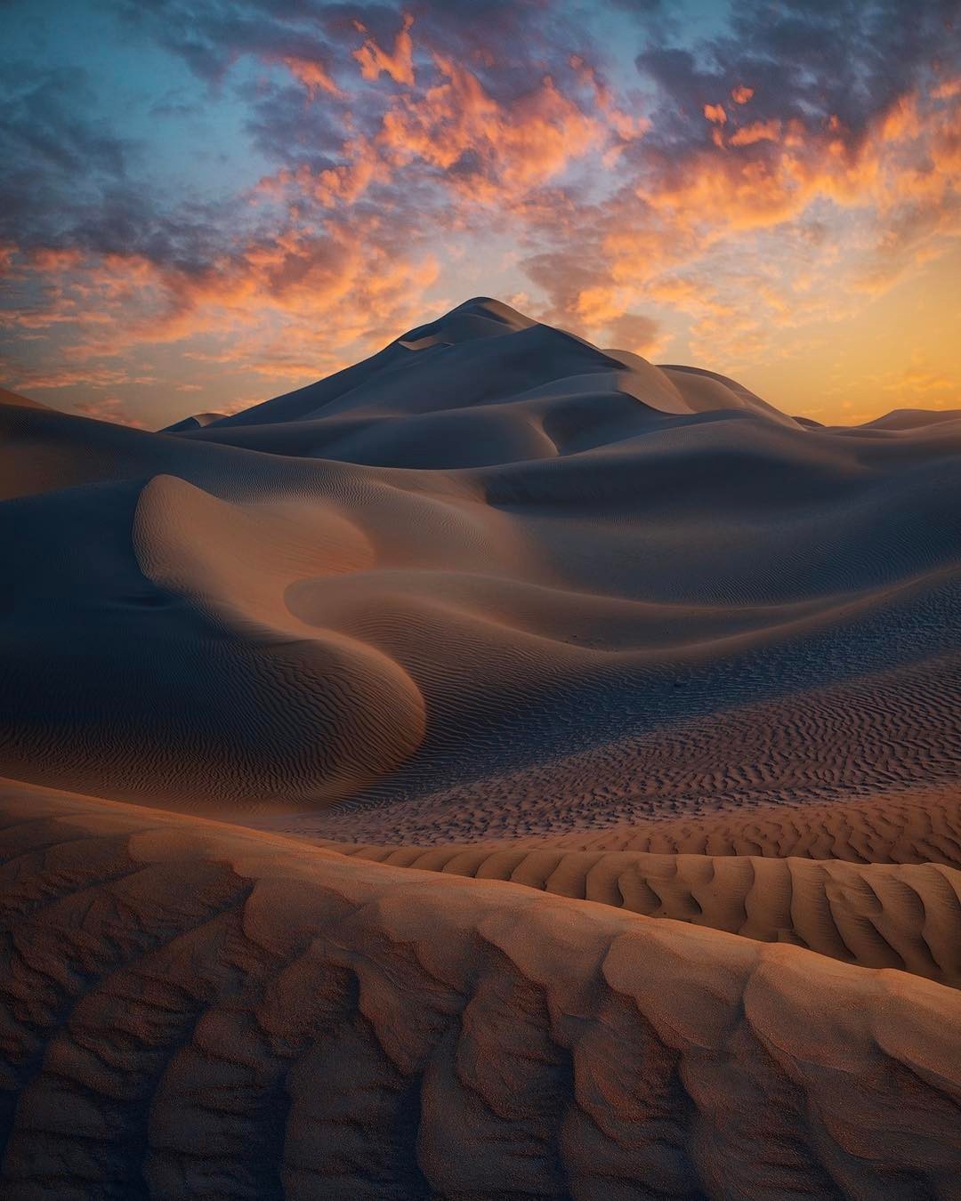 1080x1350, 185 Kb / пустыня, барханы, песок, горы, небо,облака, закат, пейзаж