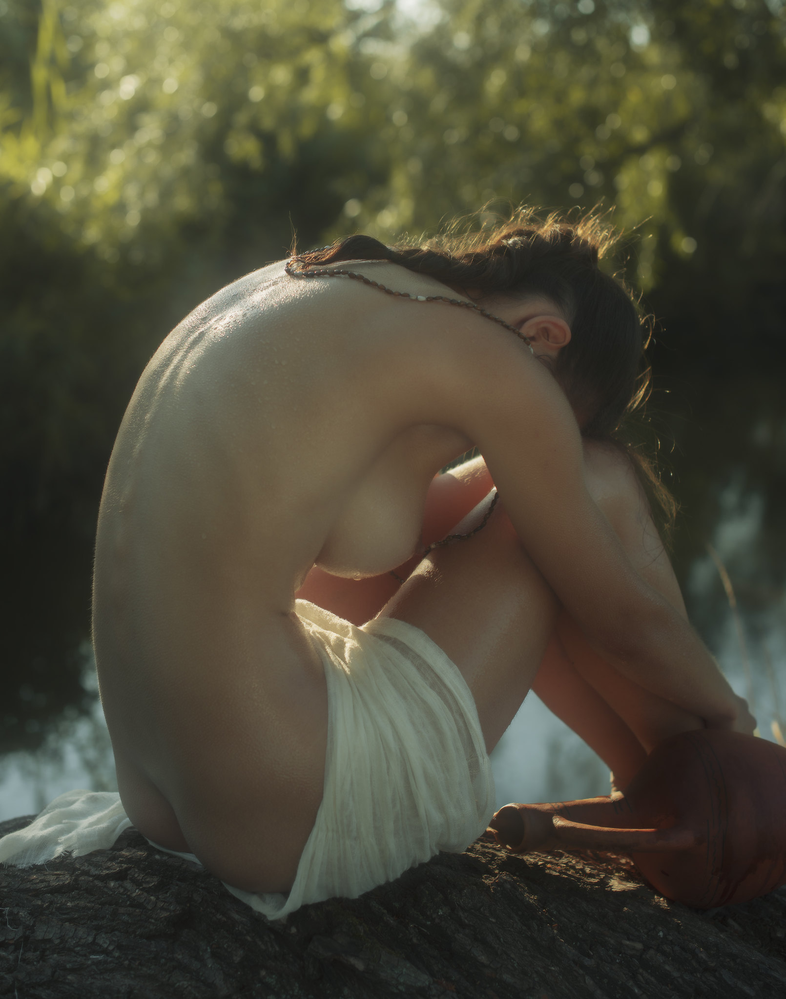 1610x2048, 327 Kb / мокрая, цепочка, голая, сидит, кувшин, бусы, коса