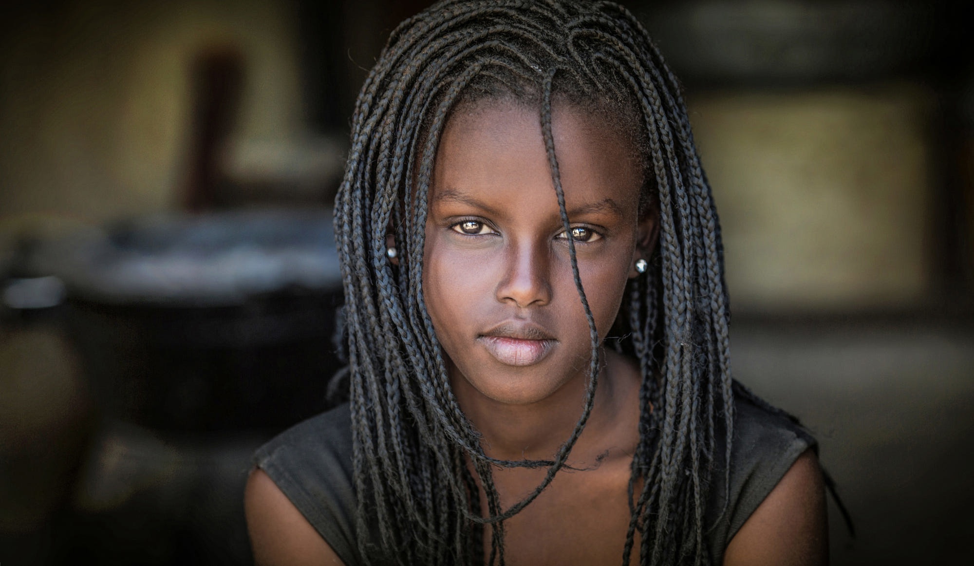 2000x1162, 311 Kb / негритянка, косички, молодая