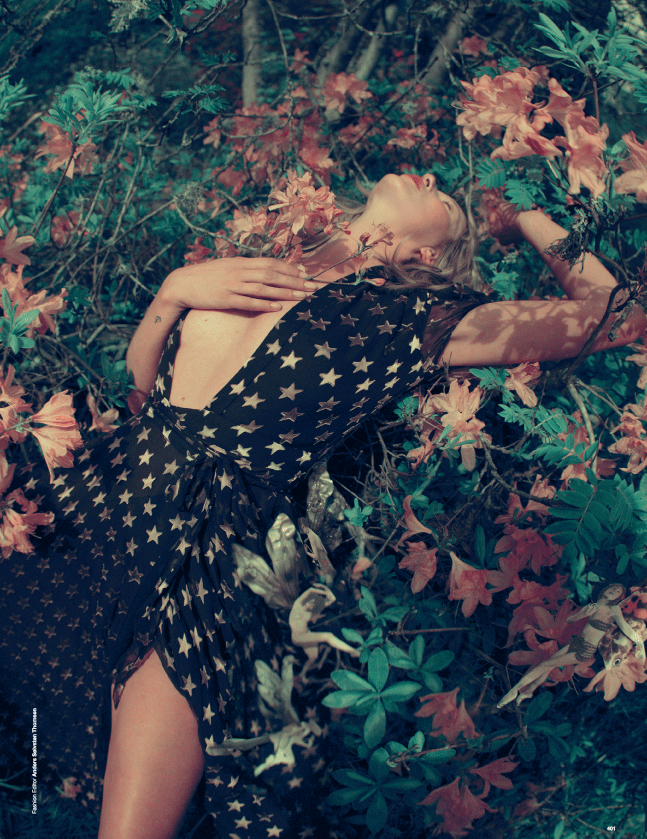 647x839, 450 Kb / кусты, зелень, блондинка, лежит, платье, звезды, тату
