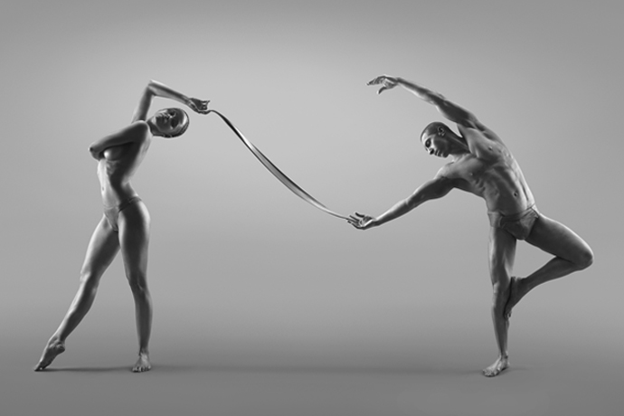 690x460, 83 Kb / мужчина, женщина, ленточка, ч/б