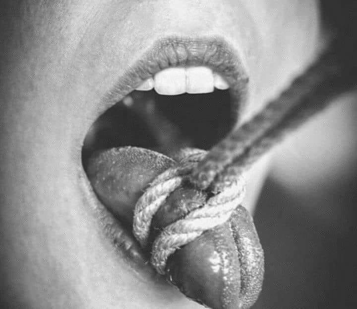 720x622, 41 Kb / язык, верёвка, петля, бдсм, ч/б