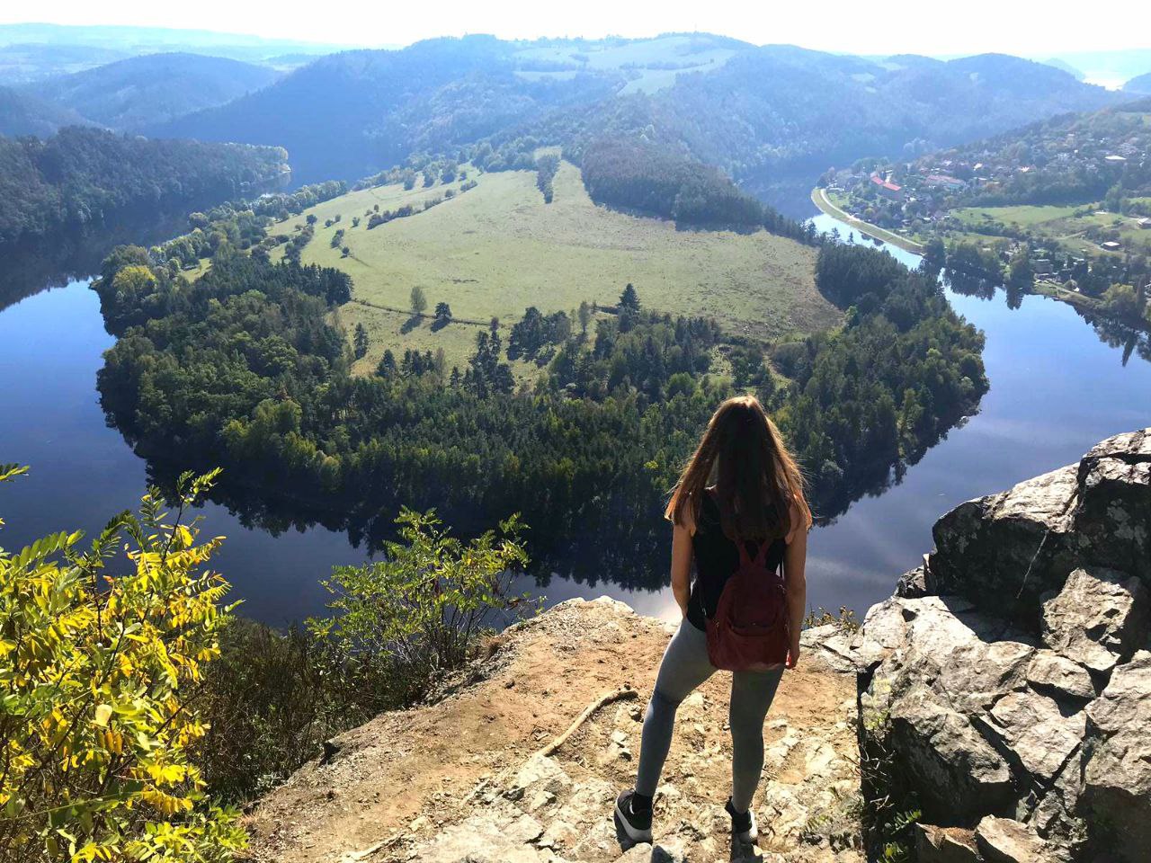 1280x960, 323 Kb / Рюкзак, река, рыжая, горы, долина, дымка