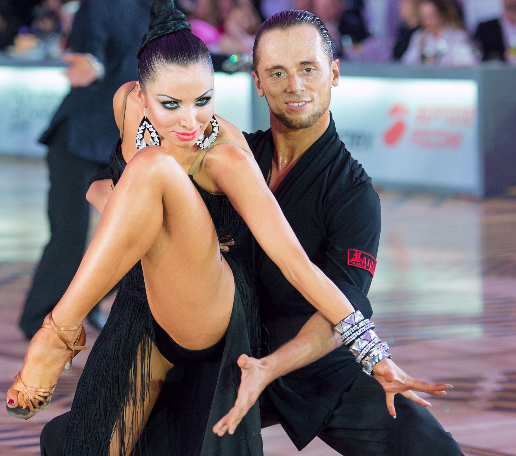 1987x1756, 617 Kb / взгляд, танцы, нога