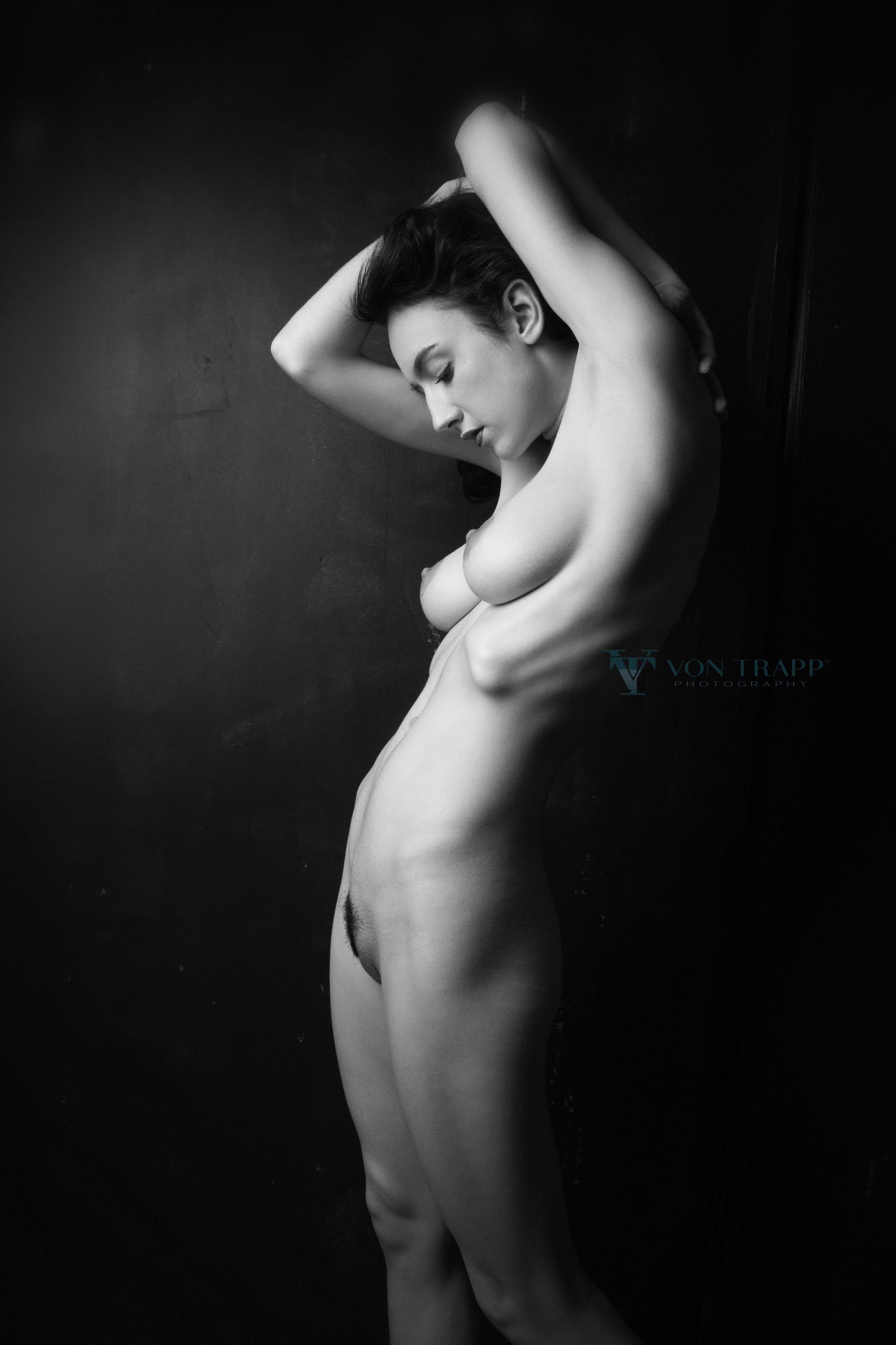 1920x2880, 243 Kb / сиськи, голая, ч/б