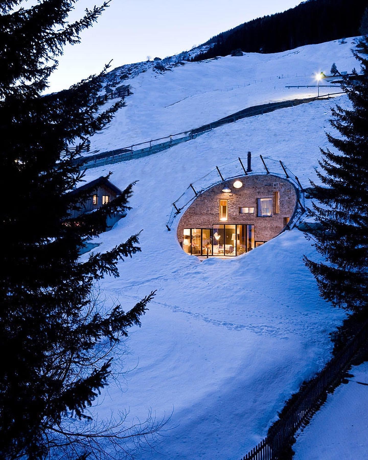 1440x1800, 291 Kb / дом, подземный, круглый, деревня, Вальс, Швейцария, Альпы, холм