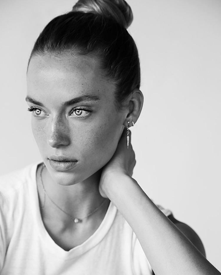 750x932, 93 Kb / ч/б, девушка, взгляд