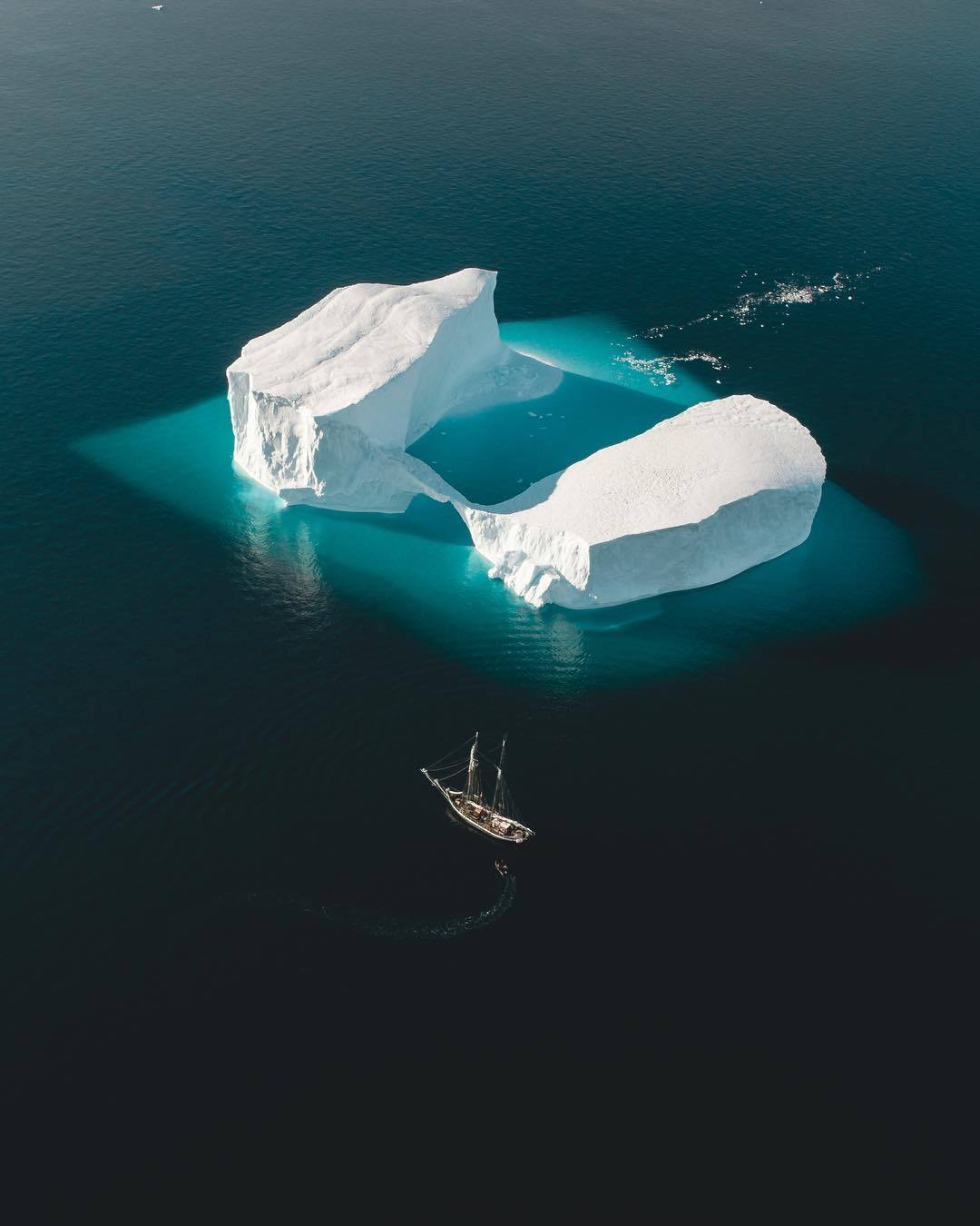 1080x1350, 77 Kb / айсберг, парусник