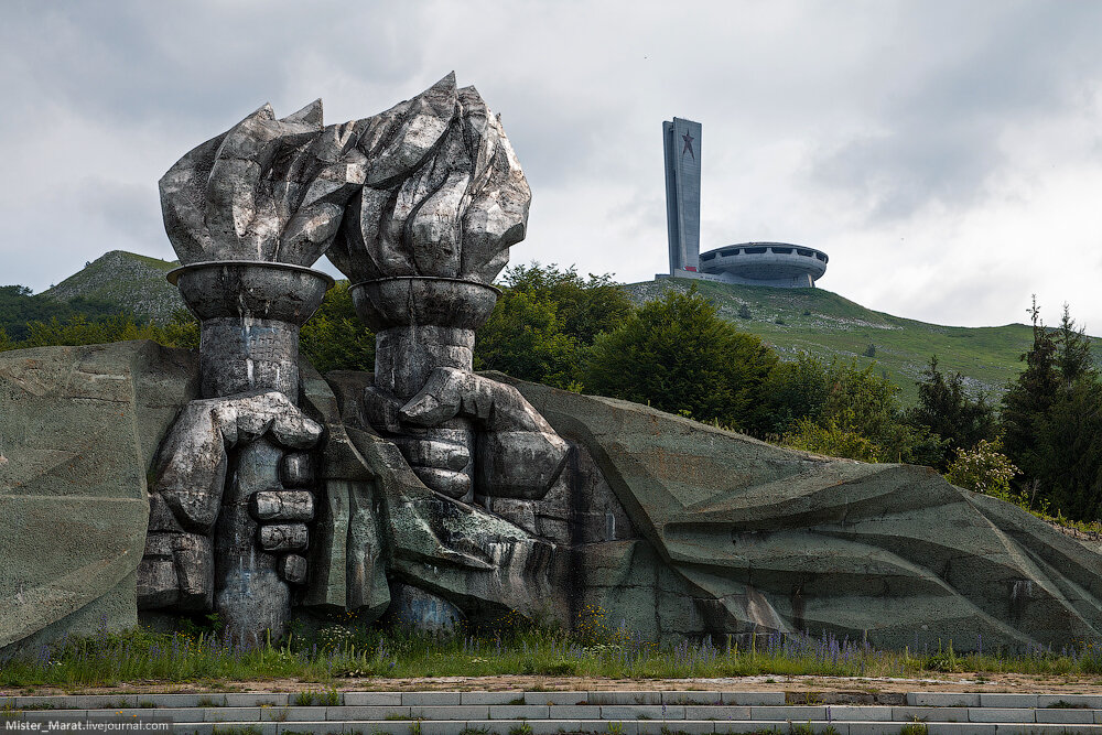 1000x667, 227 Kb / Бузлуджа, Болгария, гора, Балканы, архитектура, факел