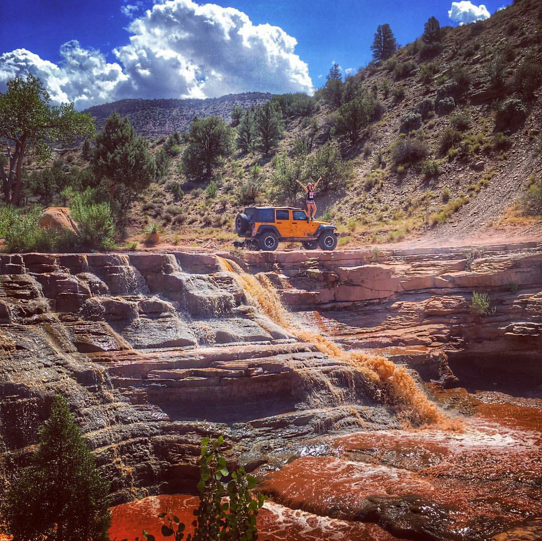 1080x1077, 544 Kb / камень, природа, автомобиль, водопад, камень