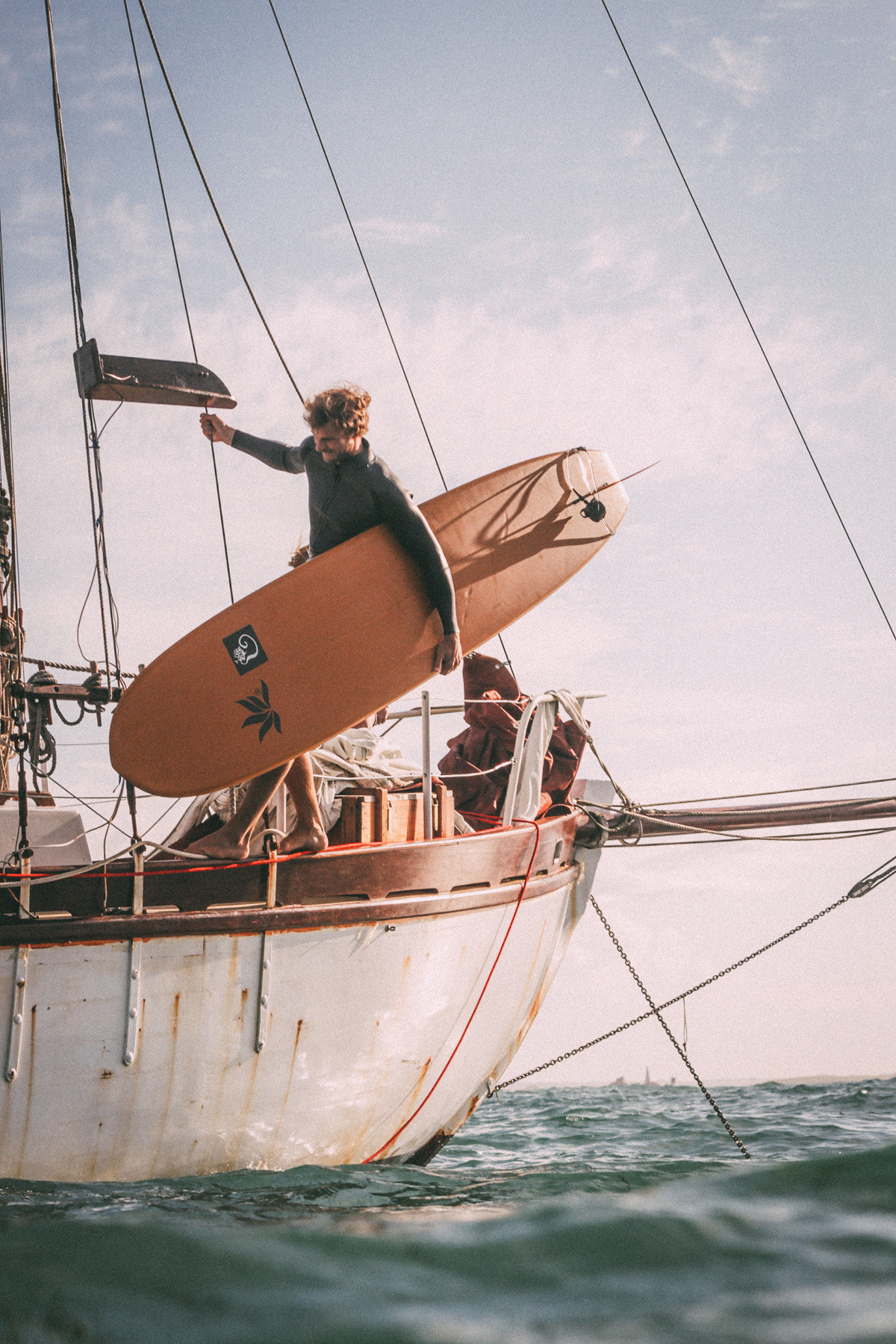 1200x1800, 625 Kb / яхта, море, серфер, доска, костюм, цепь, якорь, трос