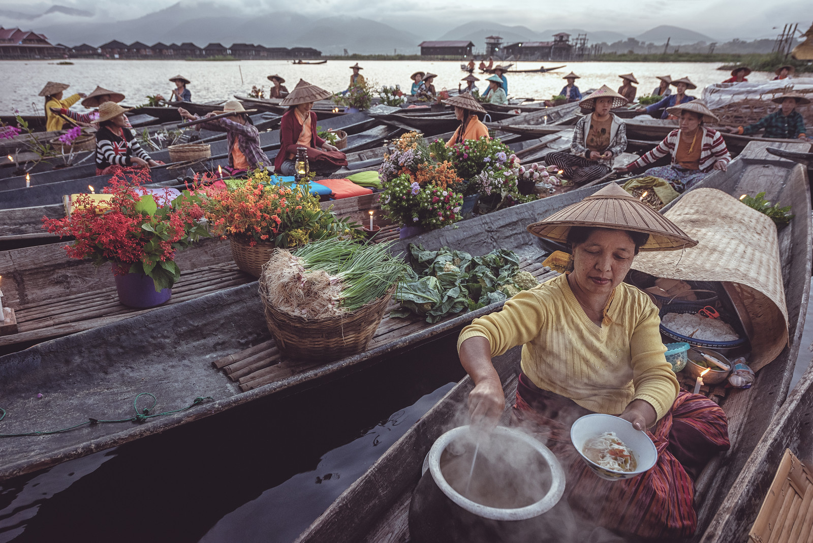 1600x1068, 602 Kb / Мьянма, озеро, Инкле, деревня, рынок, лодки, остров