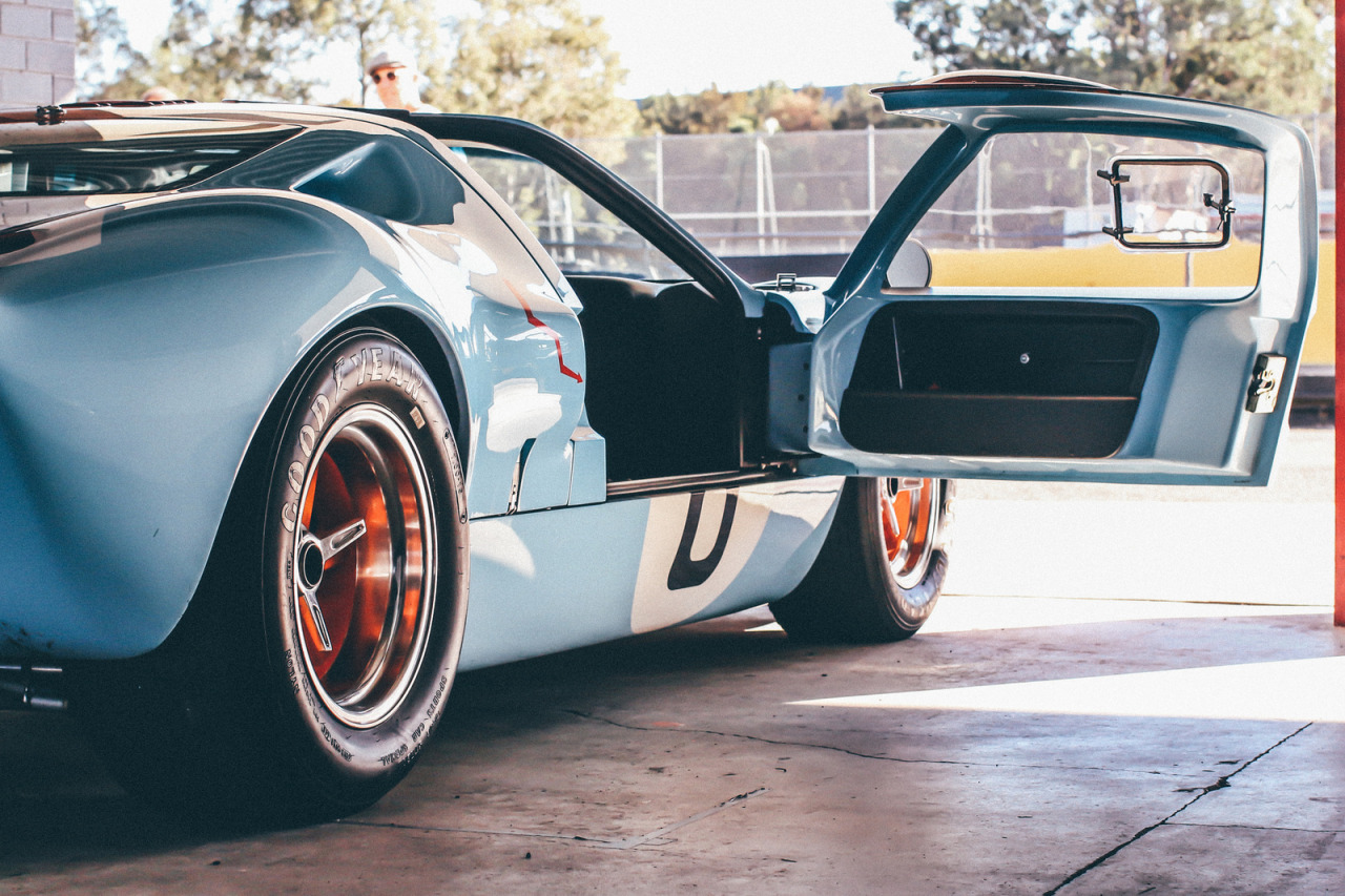 1280x853, 373 Kb / автомобиль, ретро, дверь, Ford GT40, форд