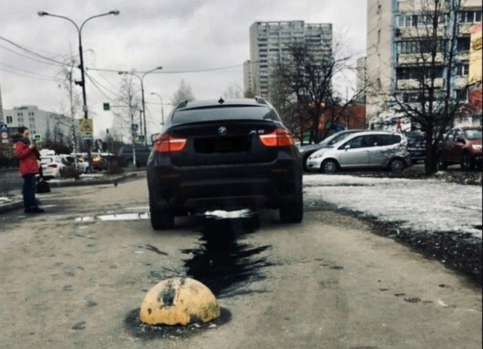 700x506, 126 Kb / автомобиль, бмв, x6, картер, масло, камень, полусфера, снег