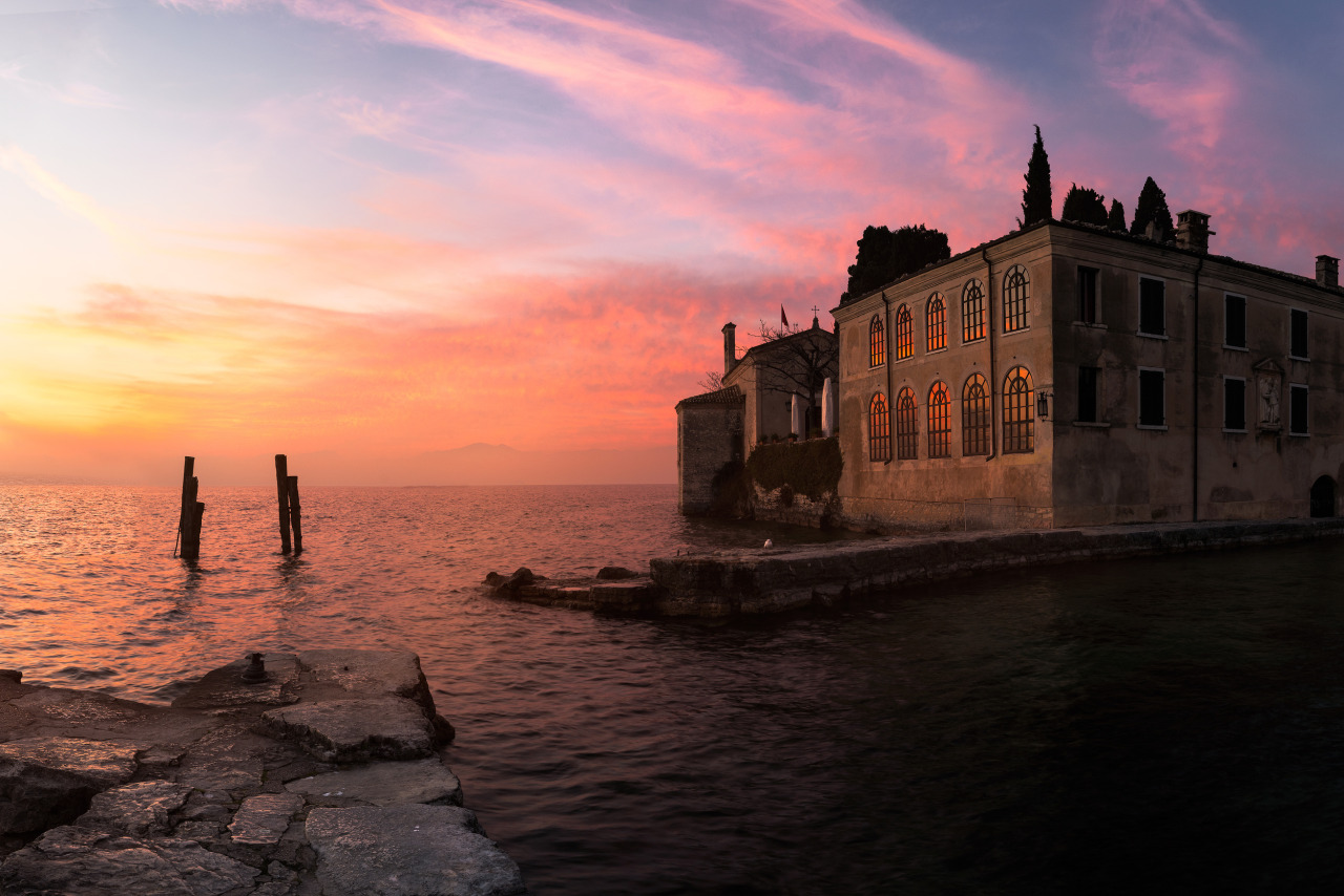 1280x854, 288 Kb / дом, вода, море, пирс, столбы, сваи, закат, камни