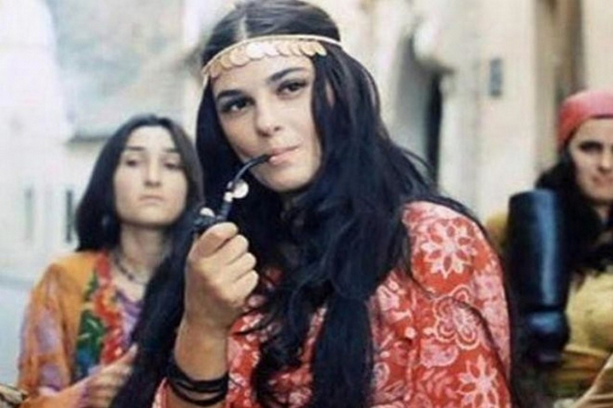 1200x800, 554 Kb / женщина, трубка, украшения, цыгане, Светлана Тома