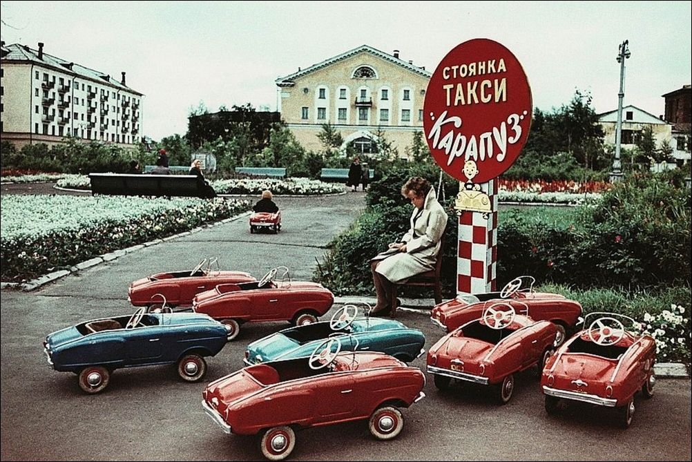 1002x669, 195 Kb / стоянка, такси, карапуз, дети, автомобиль, ссср