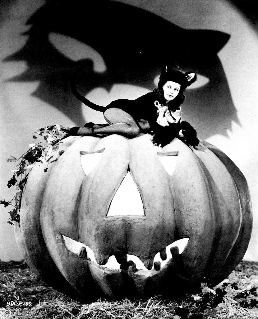 830x1024, 189 Kb / тыква, девка, хэллоуин, косплей, кошка, ч/б