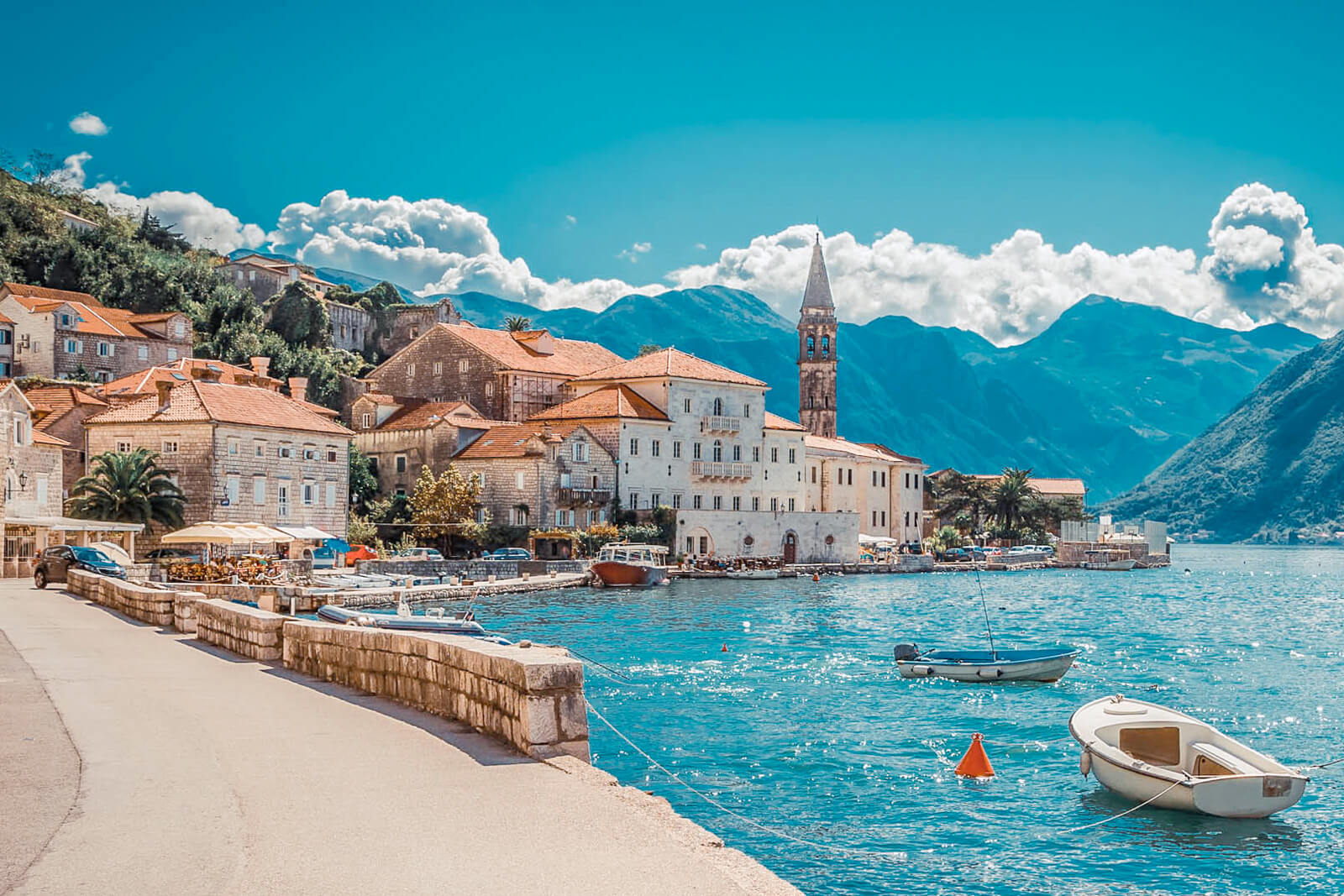 1600x1067, 321 Kb / лодка, горы, облака, море, буй, набережная, башня, солнце, Черногория, Котор