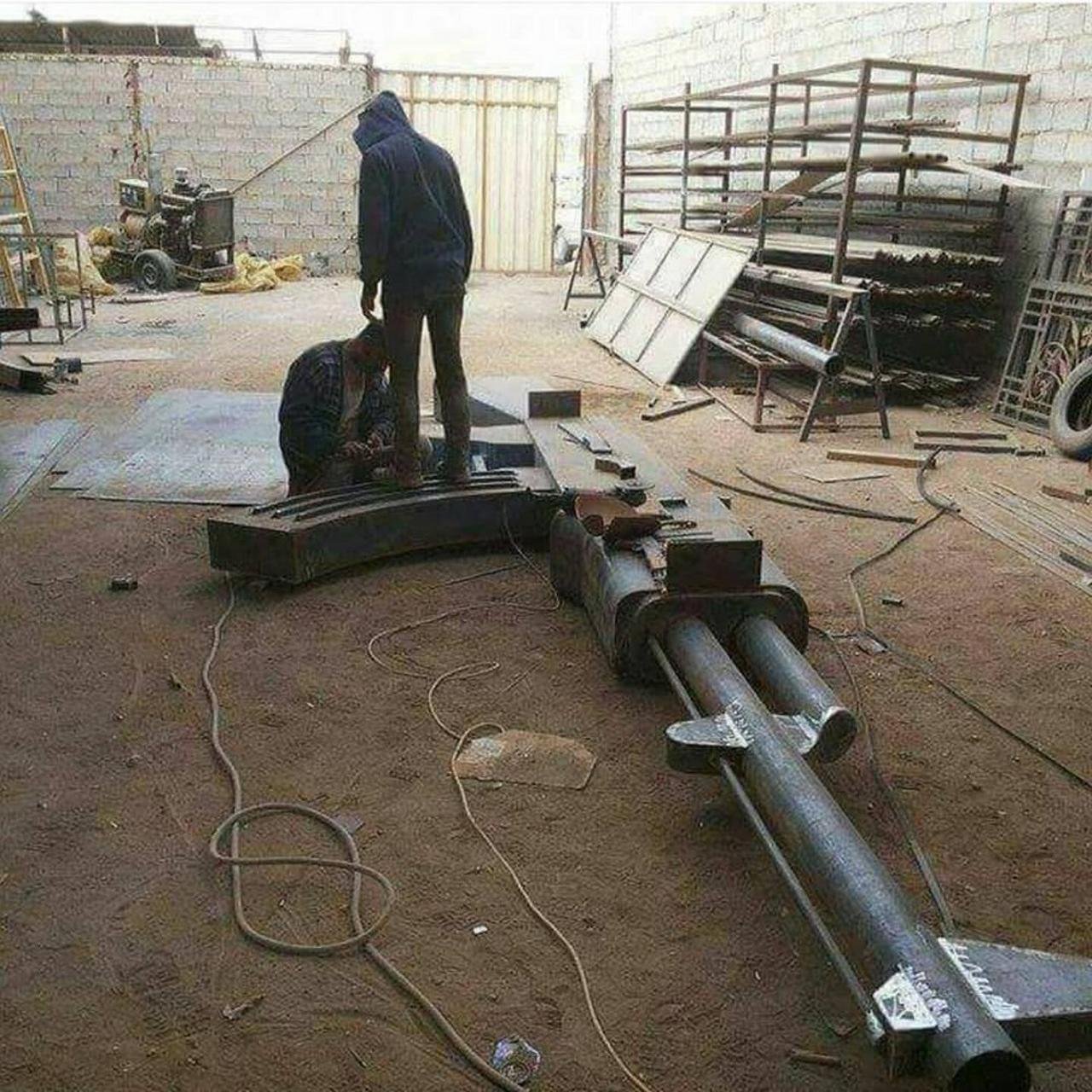 1280x1280, 333 Kb / автомат, сварщик, сварка, большой