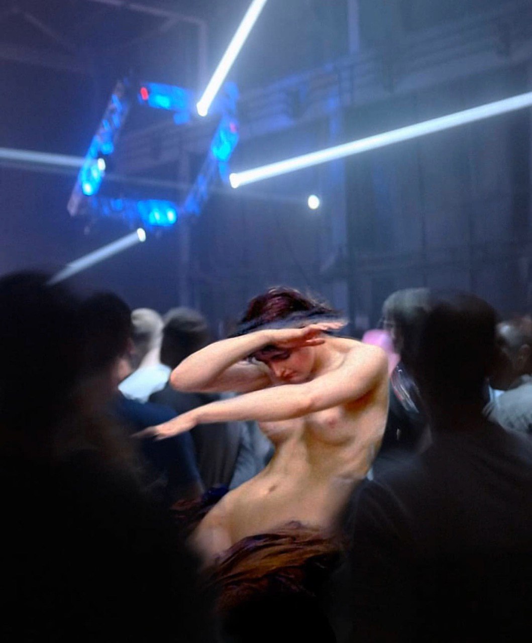 1059x1280, 126 Kb / Танцы, клуб