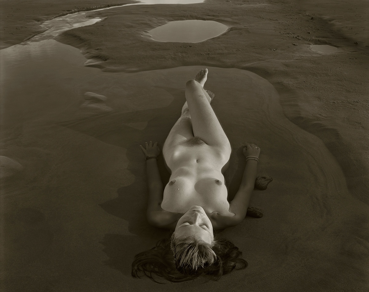 1200x951, 333 Kb / женщина, лужа, песок, ч/б