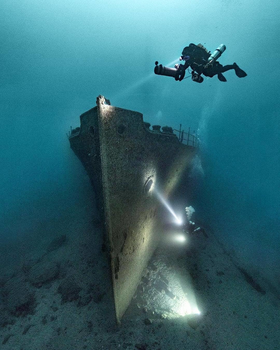 1080x1350, 302 Kb / под водой, корабль, затонул, аквалангист, дайвер