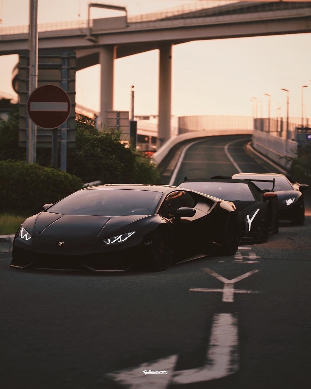 1024x1280, 181 Kb / автомобиль, мост, знак, кирпич, ламборгини