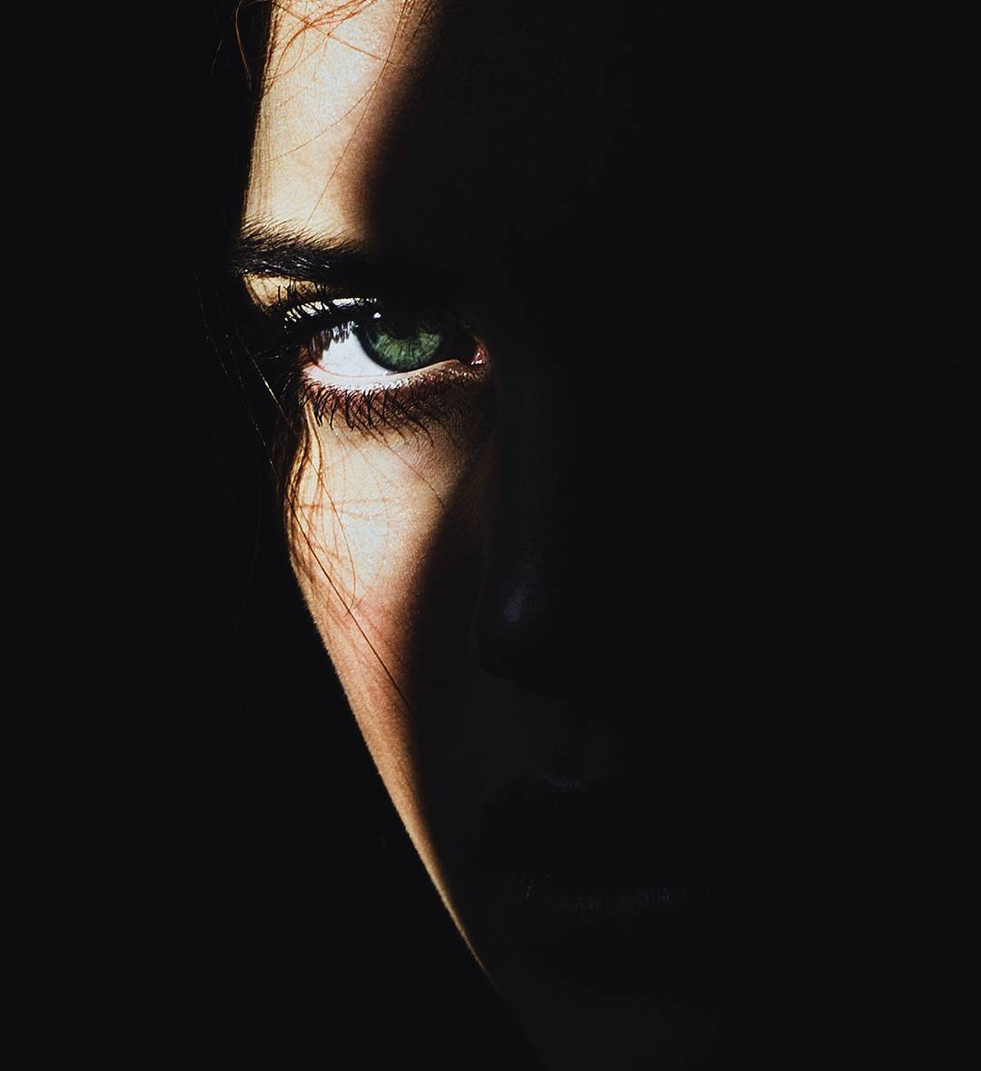 1080x1179, 44 Kb / глаз, лицо, тень, луч, свет