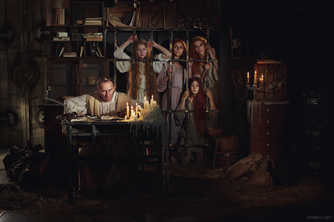 1100x733, 221 Kb / инквизиция, клетка, рыжая, свеча