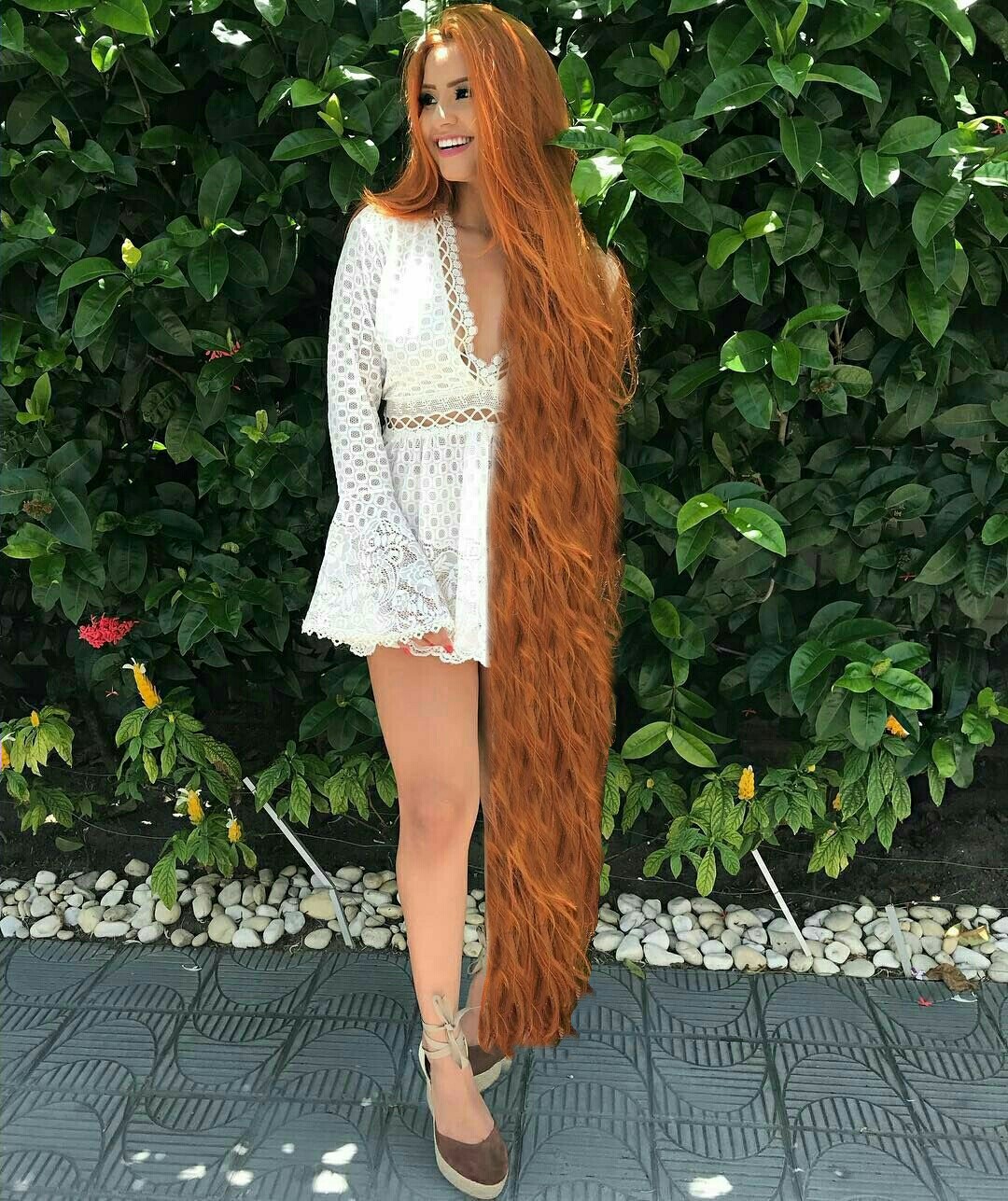 1080x1287, 437 Kb / волосы, платье, улыбка