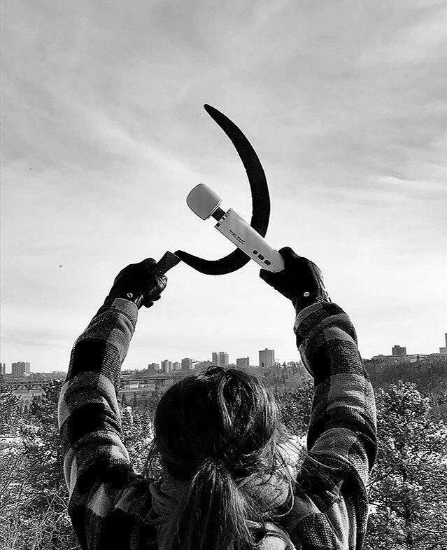 639x785, 126 Kb / серп, вибратор, ч/б