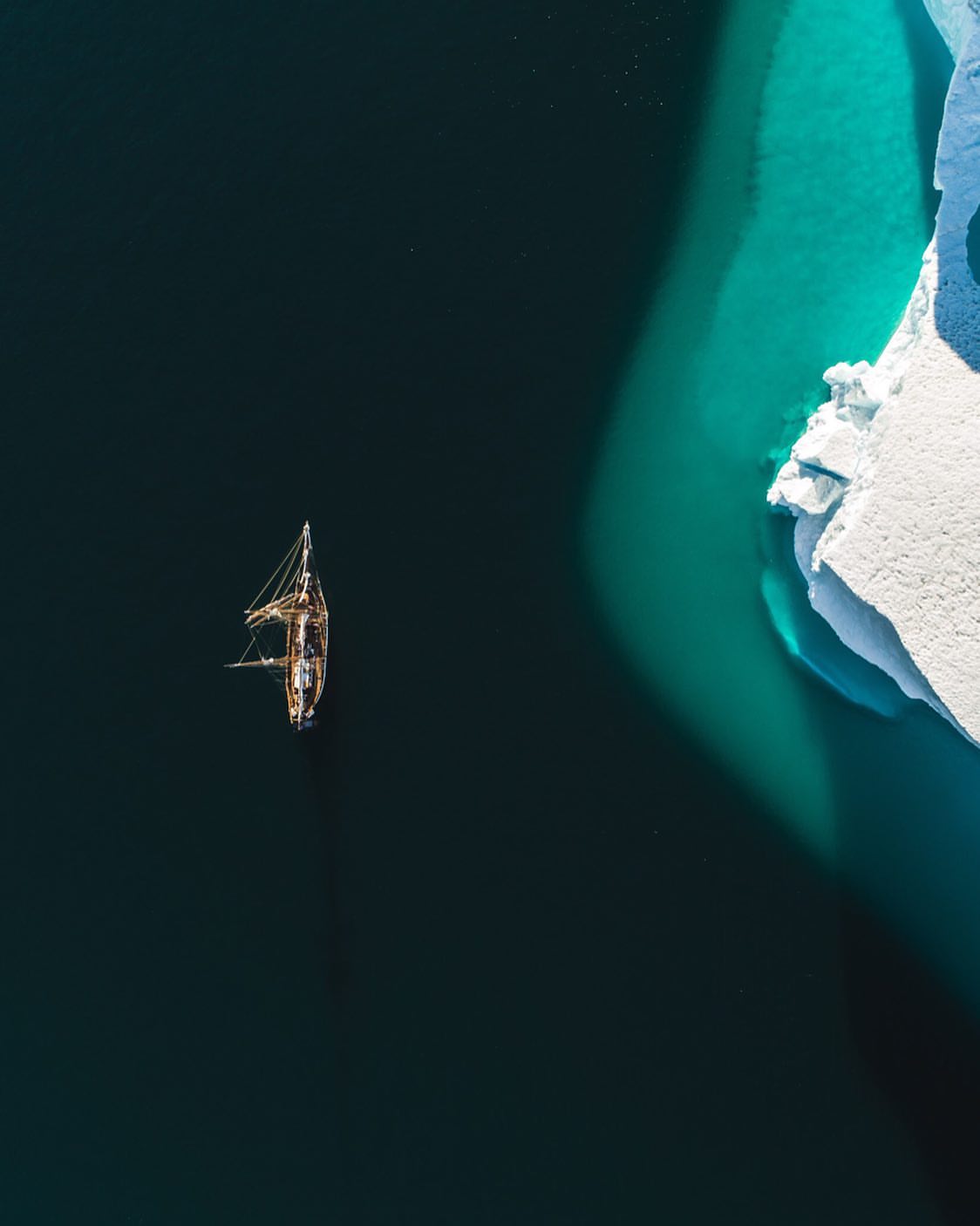 1124x1406, 56 Kb / айсберг, парусник