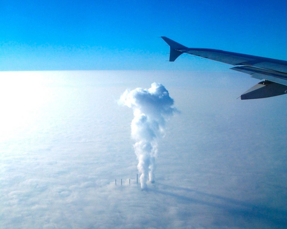 960x767, 72 Kb / самолет, облака, труба, дым
