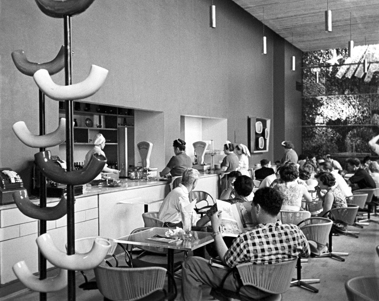 1280x1016, 638 Kb / кафе, мороженое, космос, Москва, ссср, ч/б