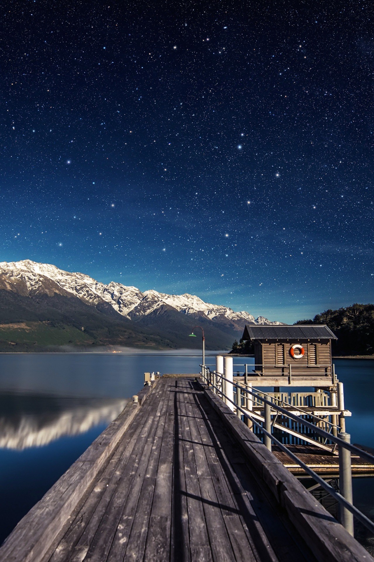 1280x1920, 594 Kb / пирс, причал, озеро, горы, круг, небо, звезды