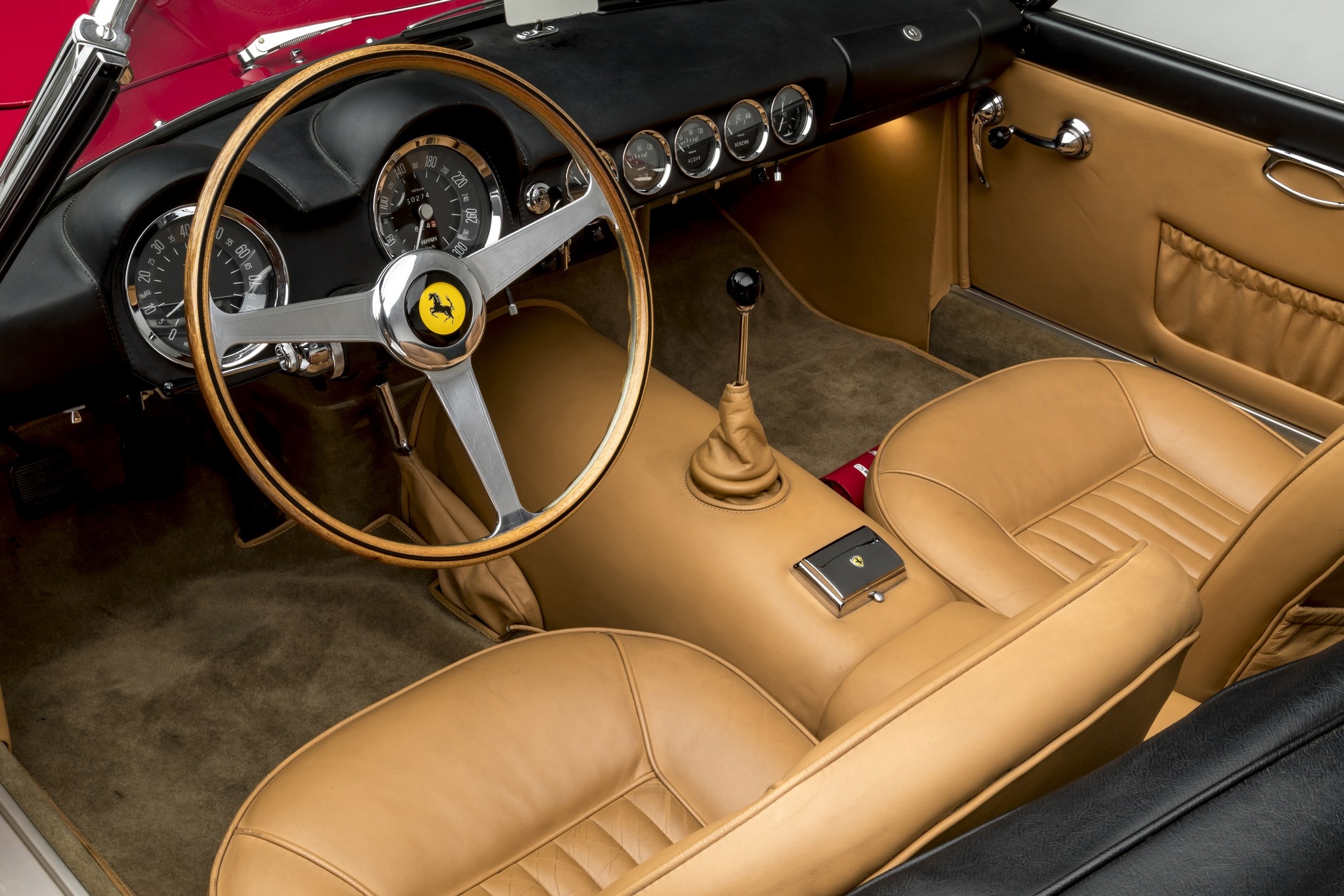 2048x1366, 533 Kb / автомобиль, классика, ретро, салон, кожа, феррари