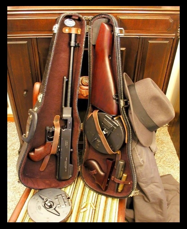 618x756, 168 Kb / футляр, автомат, шляпа