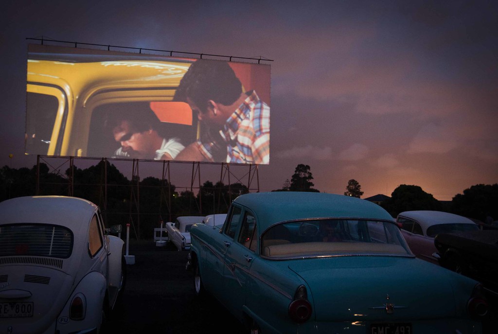 1024x687, 96 Kb / кинотеатр, автомобиль